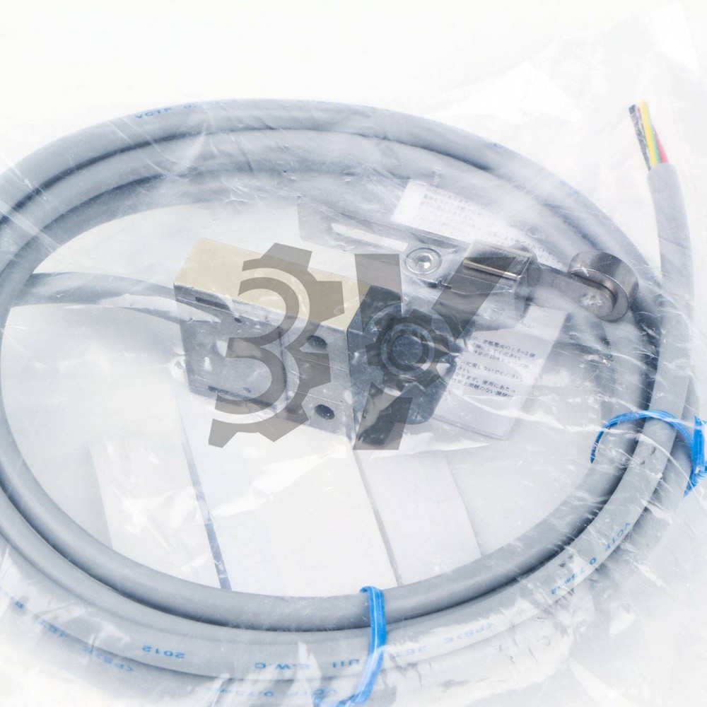 1PC New Omron Limit Switch D4C-1227-P