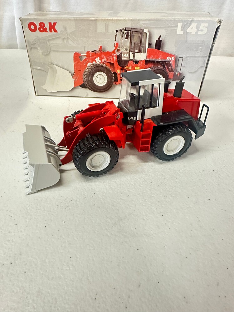O&K L45 Wheel Loader By Conrad 1/50th Scale