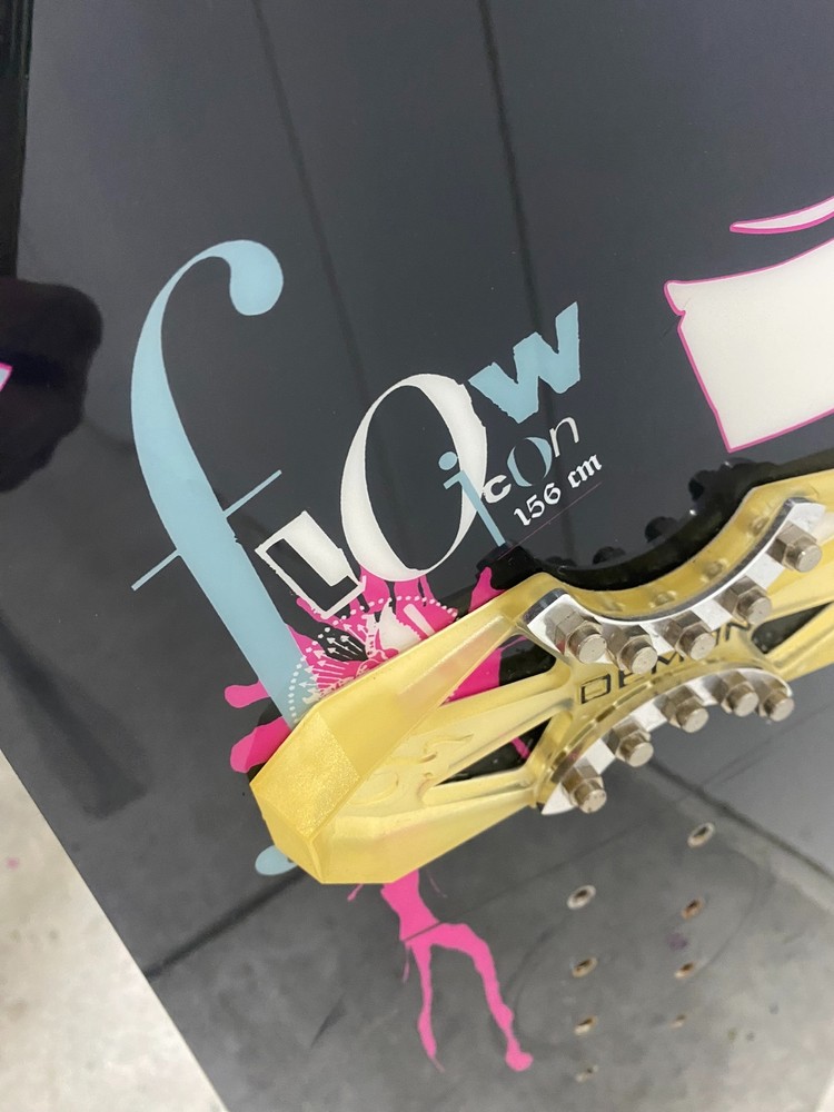 FLOW Icon 156cm Snowboard EUC FREE SHIP