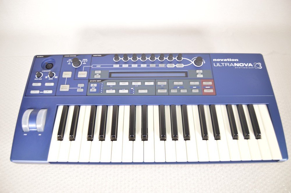 Novation ULTRANOVA Synthesizer Vocoder Blue Keyboard Tested W \ Soft Case Mic