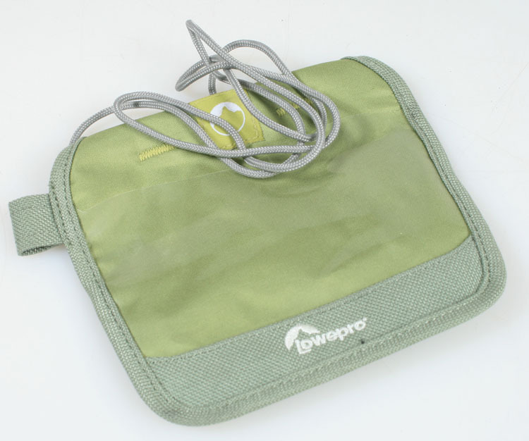 BADGE HOLDER LOWEPRO, OLIVE GREEN