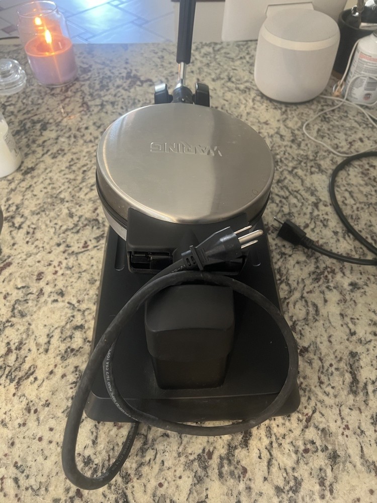 waring pro professional Belgian waffle maker WWM200PC