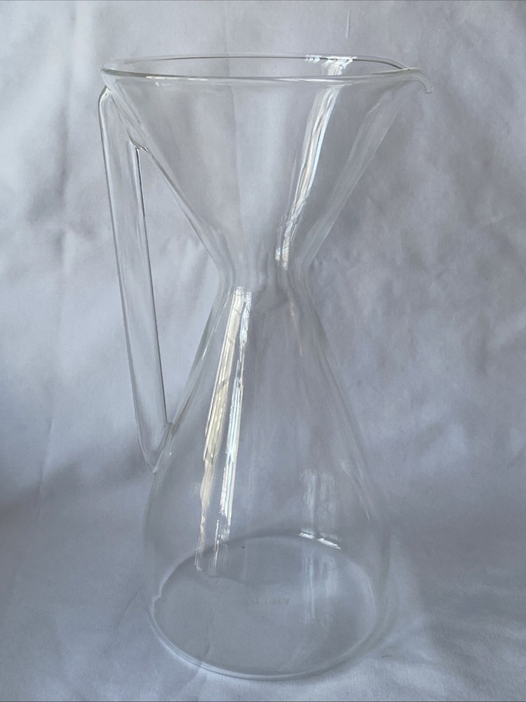 YIELD Clear Glass TALL PITCHER w/Lid 32 Oz