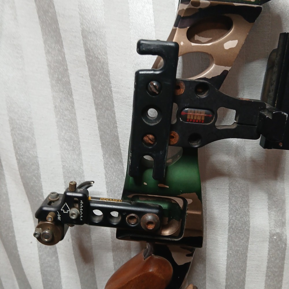Hoyt Excel Right Handed Compound Bow Fully Loaded! Nice Extras