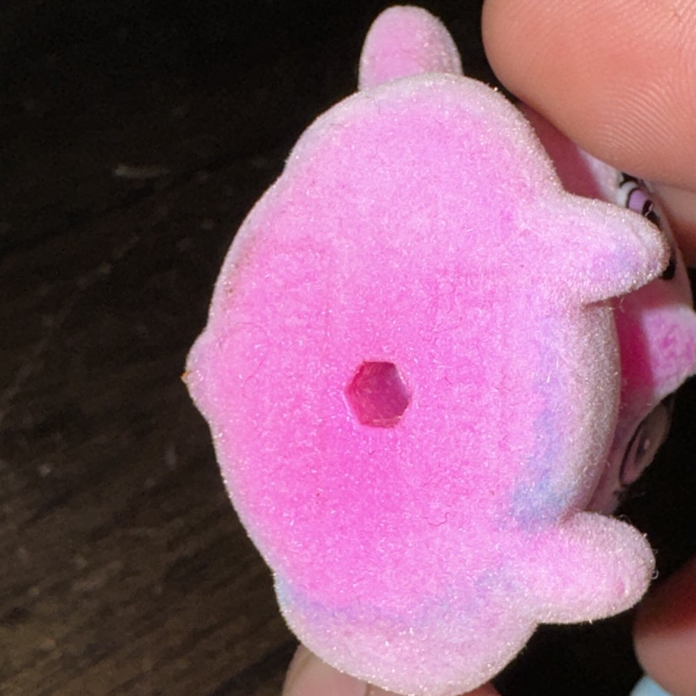 Crayola scribbles a lot of five Flocked Cats