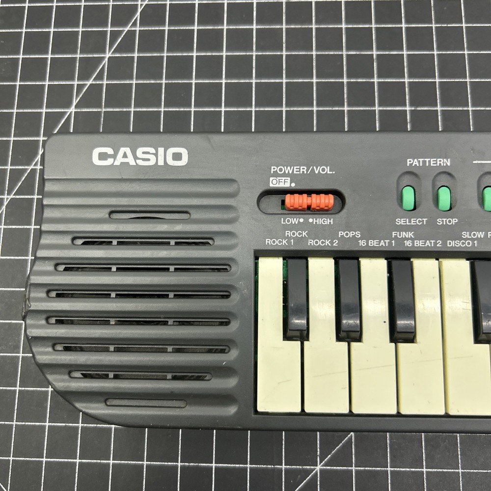 Casio SA-2 Mini Electronic Keyboard - WORKS - Missing Battery Cover