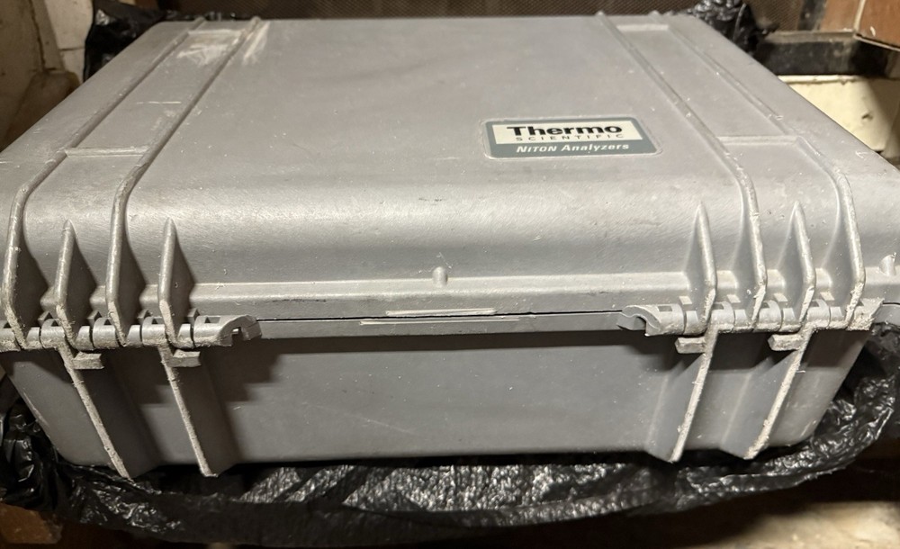 Thermo Scientific Niton XLp 300 Handheld XRF Analyzer Testing Kit
