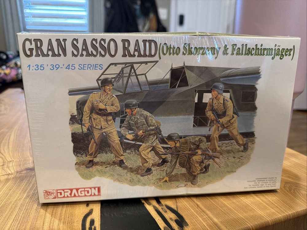Dragon 1/35th Scale Gran Sasso Raid Figure Set No. 6094