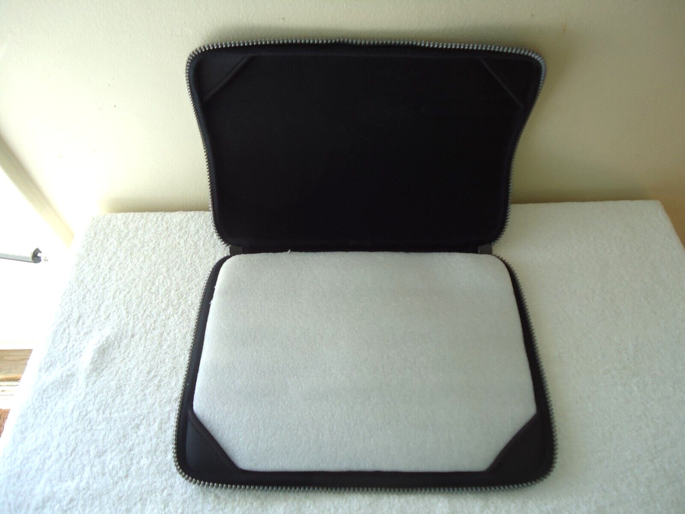 " NWT " Evo Style# 81003-WM Soft Ipad / Laptop / Notebook / Zip Up Case