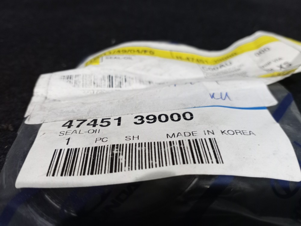 Hyundai Santa Fe 2000-2005 Shaft seal, Manual transmission, Differential