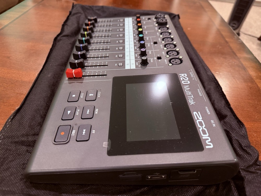 Zoom R20 Multitrack Recorder + Bluetooth Adapter BTA-1 - Original Box