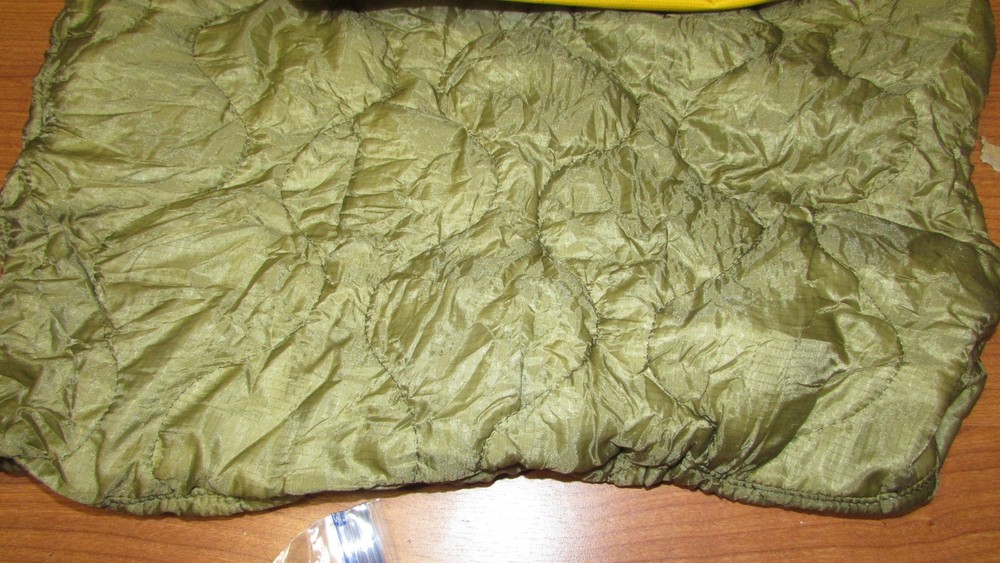 Vintage Emergency Pull String Sleeping Bag Quilted Lightweight Green with bag