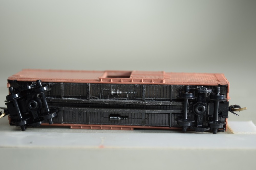 4894 Micro Trains 40' BOX car UN DEC UN PAINTED