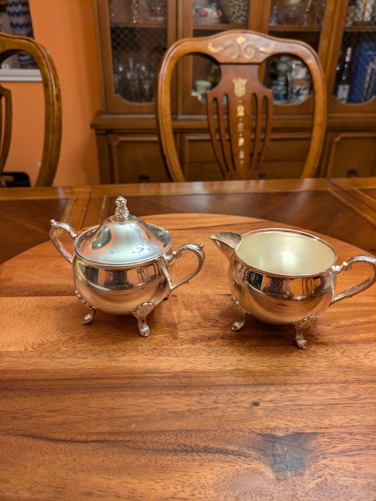 Leonard Silverplate Covered Sugar And Creamer Set