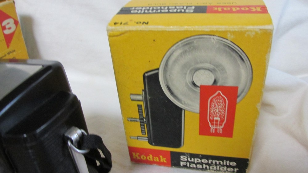 VINTAGE KODAK STARLET CAMERA w/ FLASH & BULB & BOXES FOR BOTH