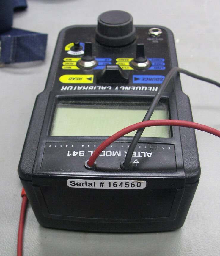 Altek Model 941 Frequency Calibrator with soft case - Works!