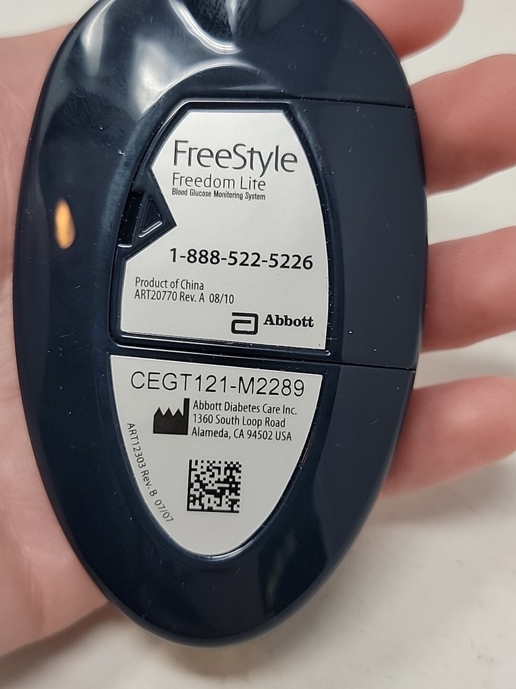 NEW FREESTYLE FREEDOM LITE BLOOD GLUCOSE METER Read Description