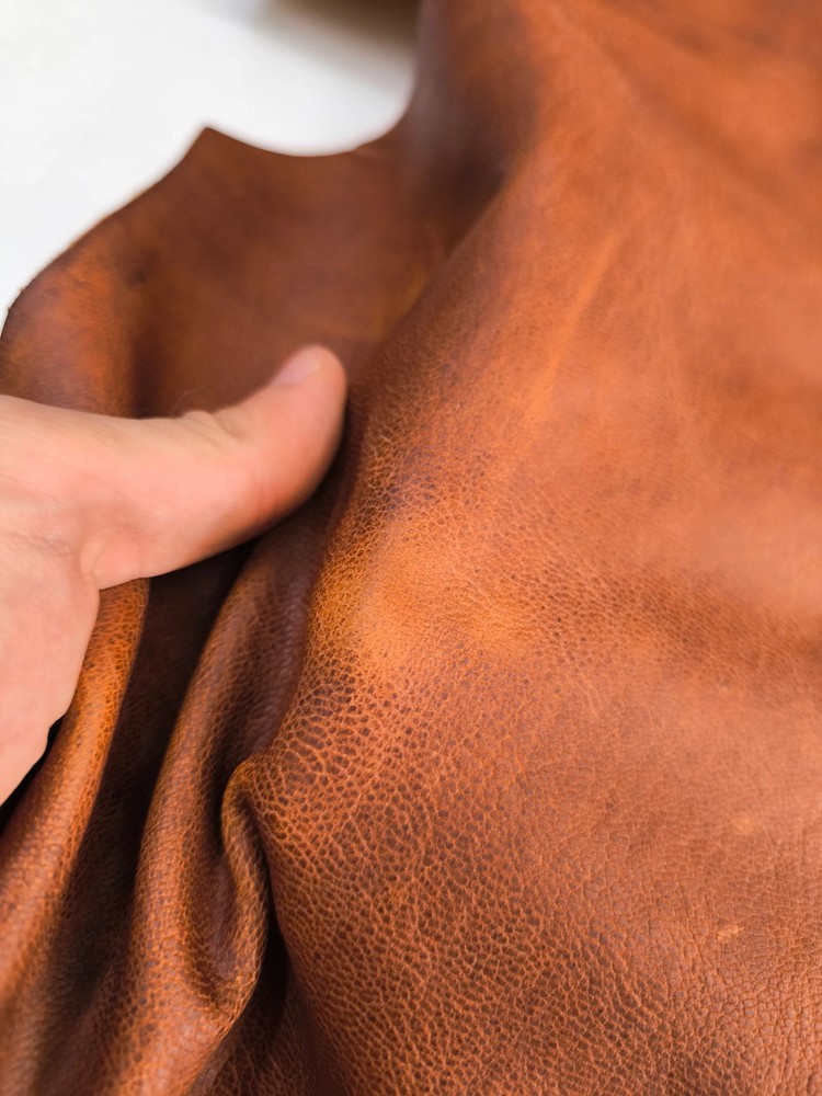 Waxy Goat Leather: Soft, Thick Pull-Up Leather for Crafts