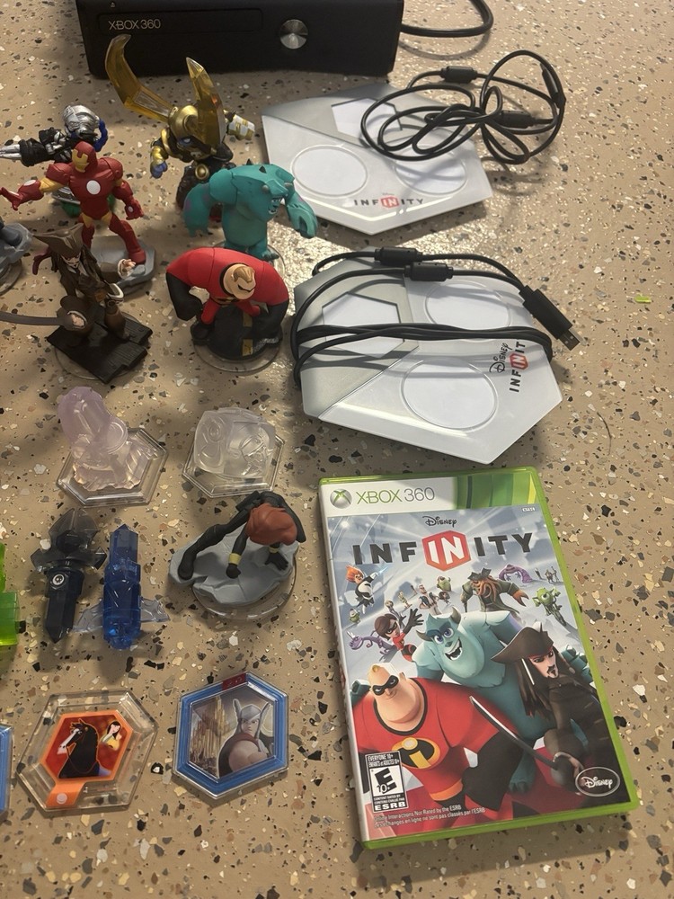 Disney Infinity Base And Game Characters