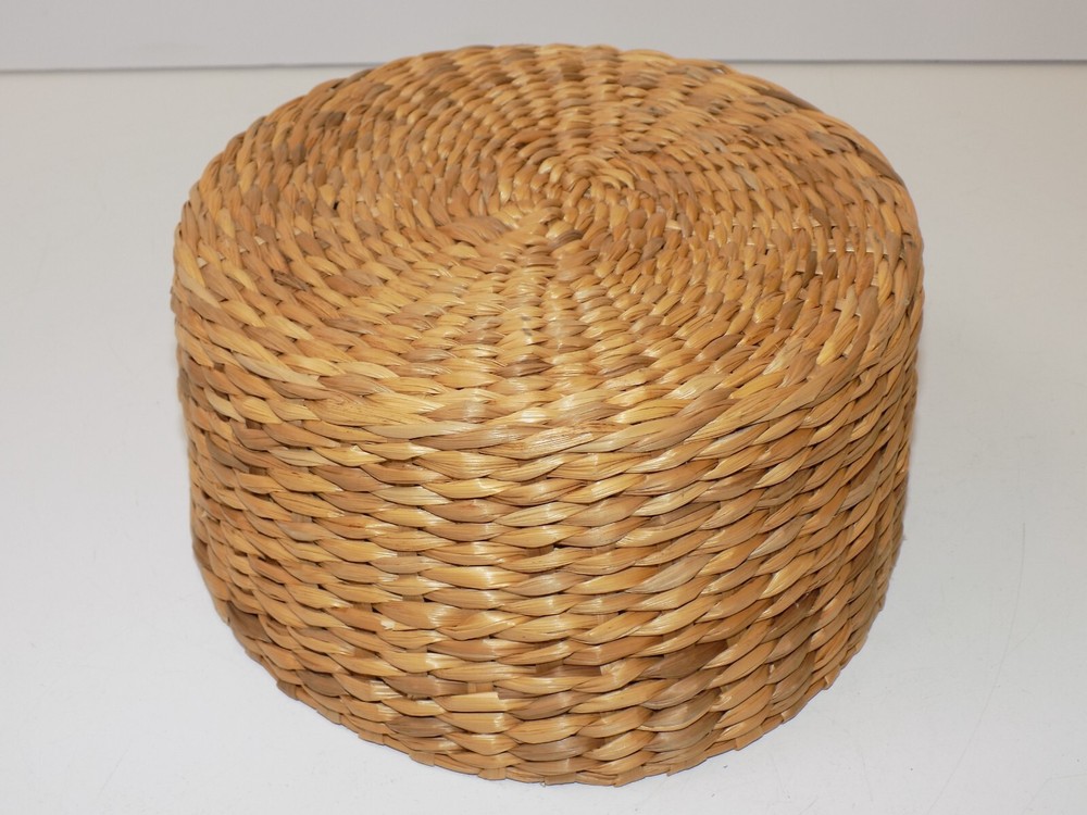 Vintage Grass Straw Basket 7" Diameter Knick Knack Fruit Container Storage