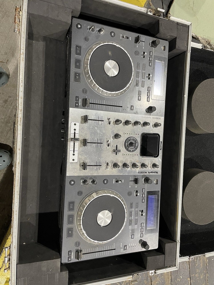 DJ Equipment / Turn tables