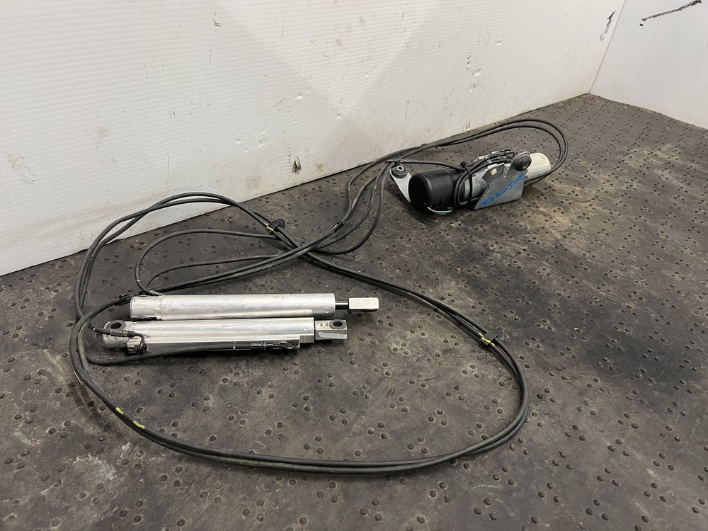05-08 MINI COOPER CONVERTIBLE LIFT CYLINDERS AND LINES