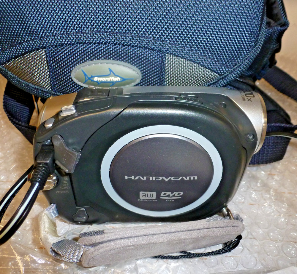 Sony DCR-DVD92E Handycam Bundle