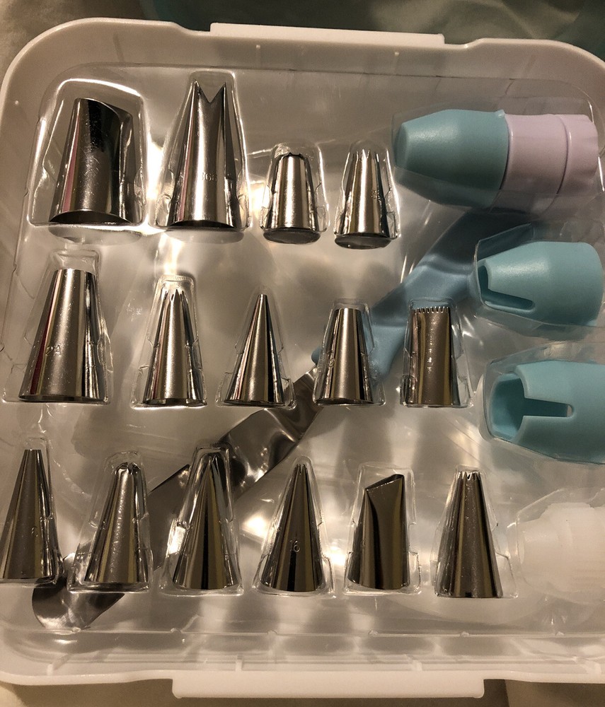 CELEBRATE IT BASIC DECORATING KIT 34 PC