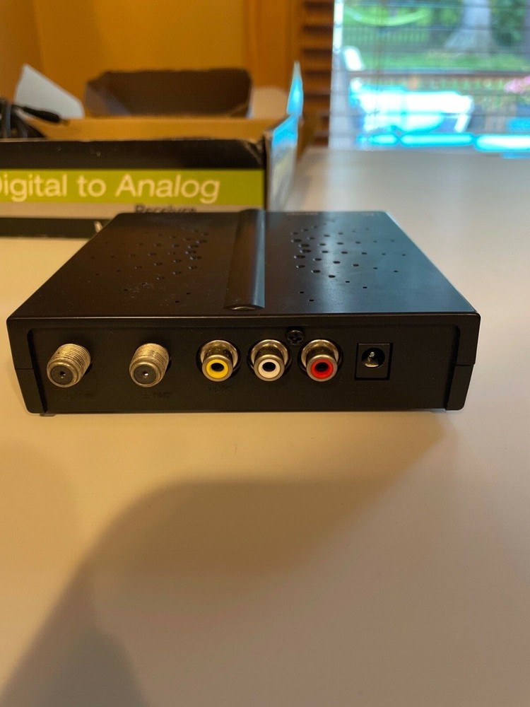 MicroGEM HD Digital to Analog Receiver-Never Used-Includes Cables/Remote/Manual