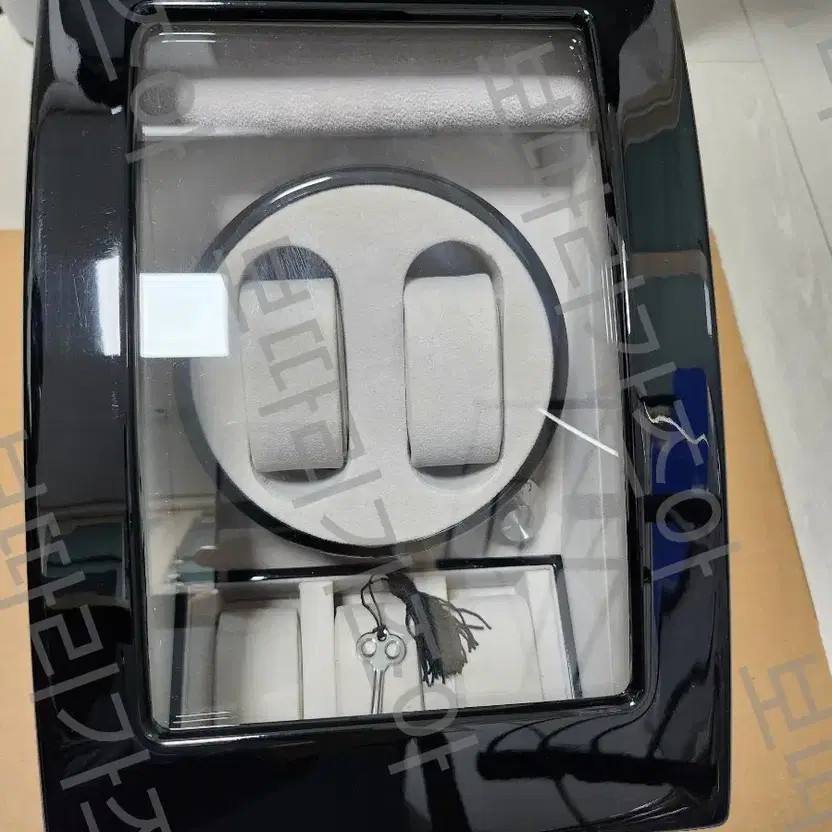 Watch Winder Case with Slight Use Official
