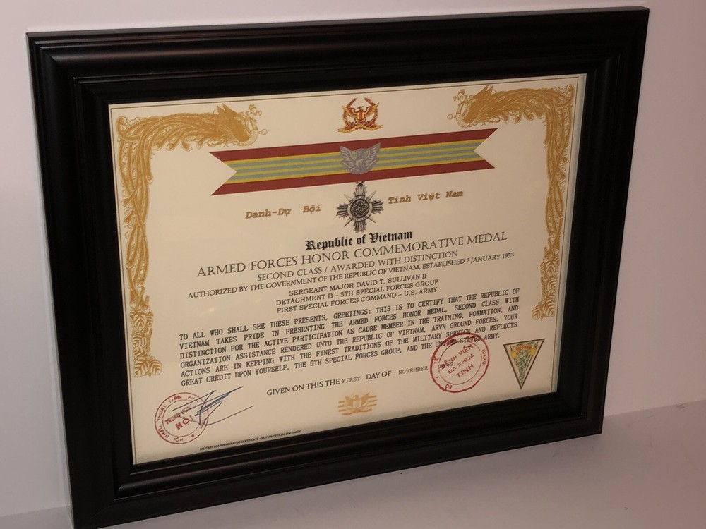 VIETNAM ARMED FORCES HONOR COMMEMORATIVE MEDAL /2nd Class w-Device ~ Certificate