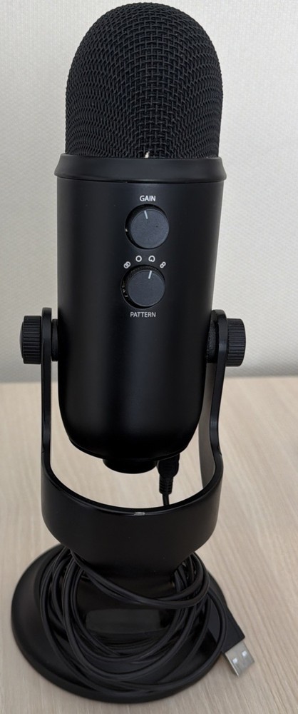 Blue Yeti Professional Multi-Pattern USB Condenser Microphone - Blackout