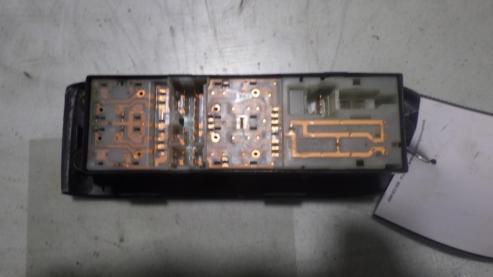 05 INFINITI G35 Front Door Switch