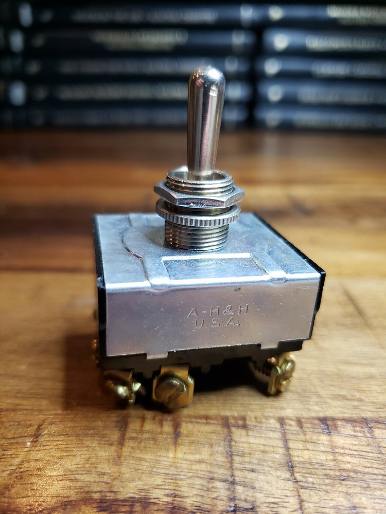 Arrow Hart Crouse Hinds toggle switch 82514