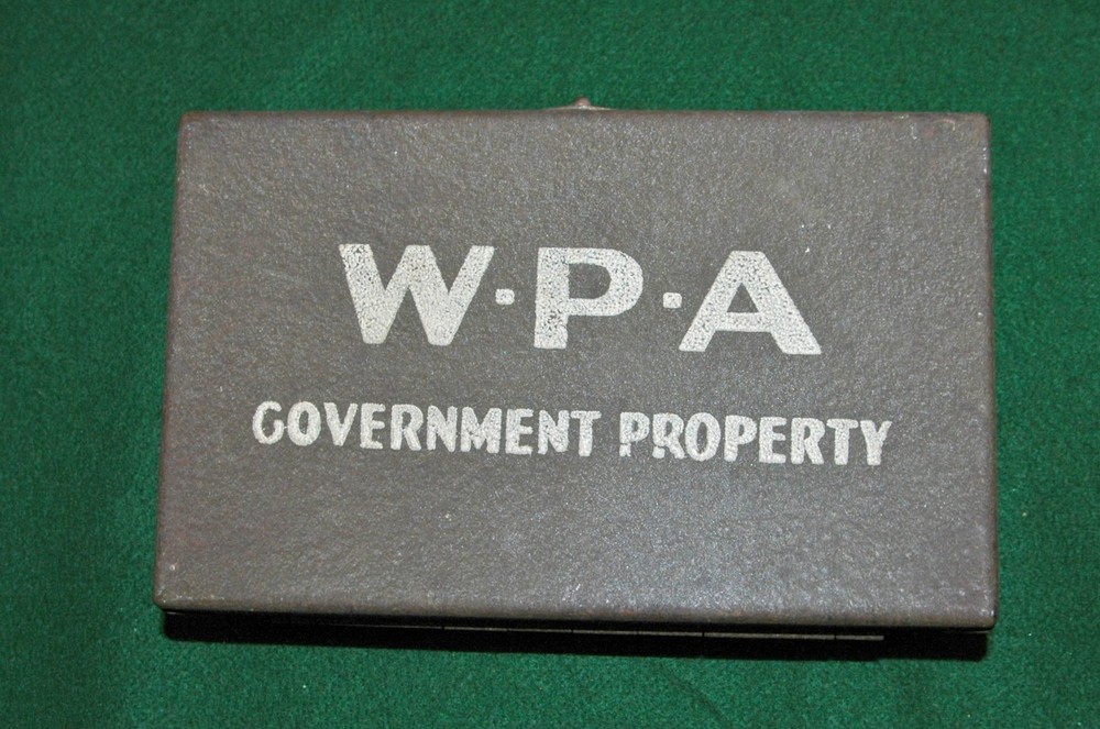 WW2 era US WORK PROGRESS ADMINISTRATION FIRST AID BOX.