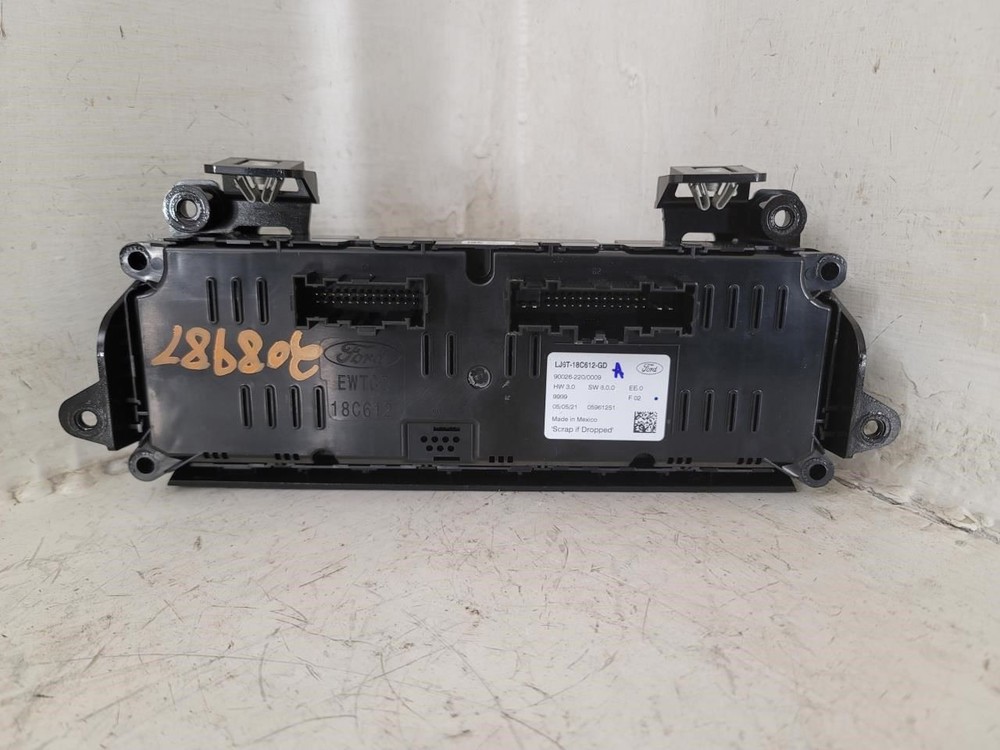 Temperature Control Front With Dual Zone Fits 20-22 ESCAPE 2201047