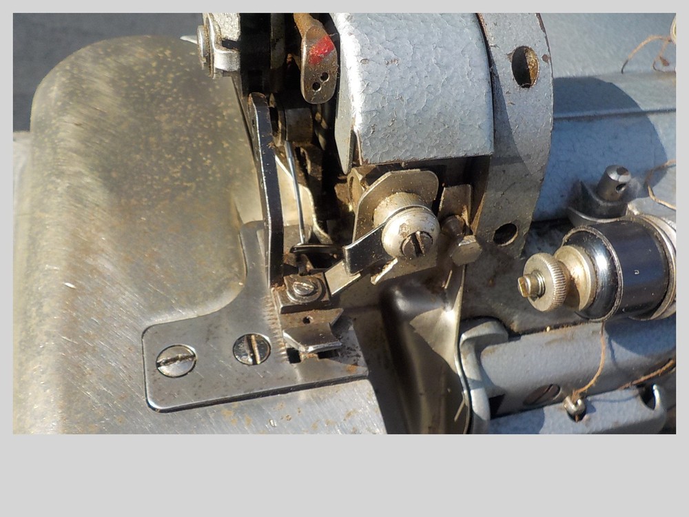 Industrial Sewing Machine Singer 460K72 three thread overlock