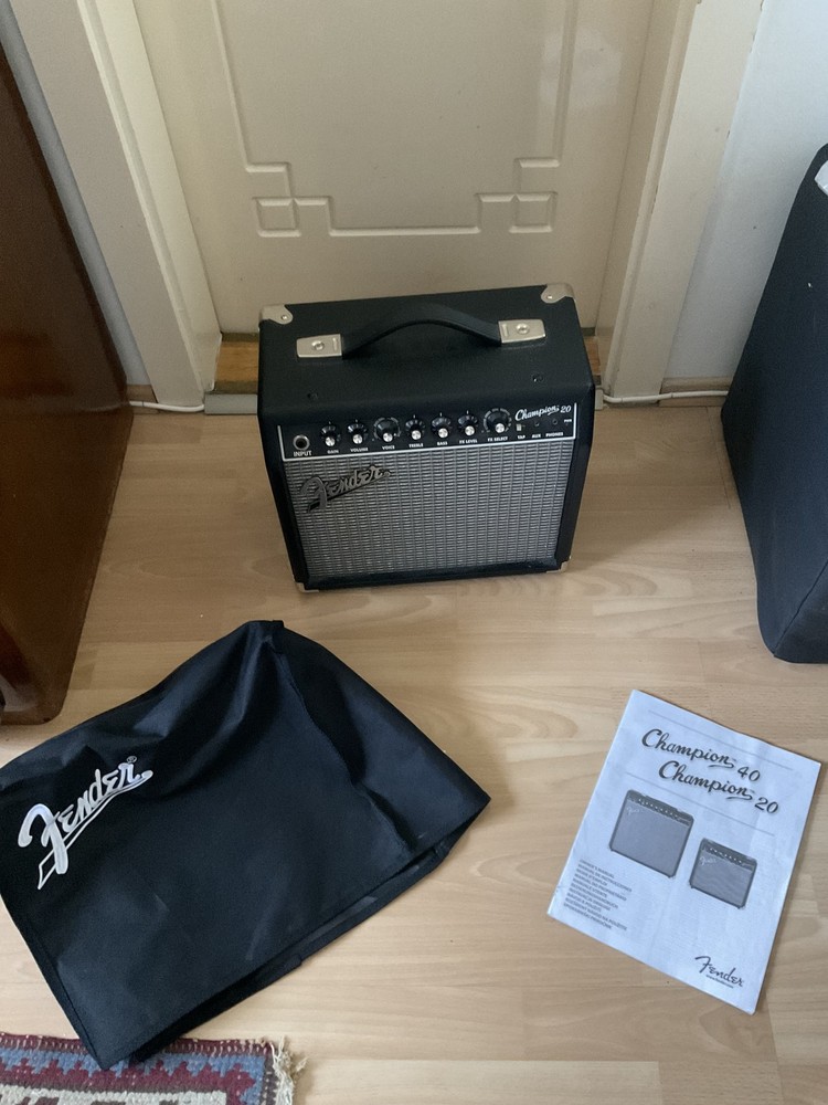 fender guitar amplifier used champion 20