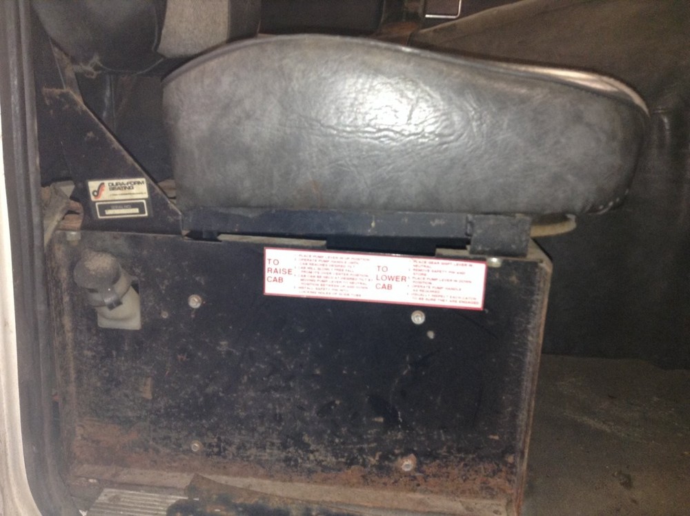 Volvo WHS Right/Passenger Seat - Used