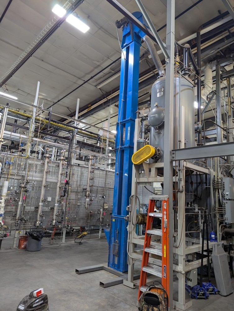 BUCKET ELEVATOR - 24' Universal Industries