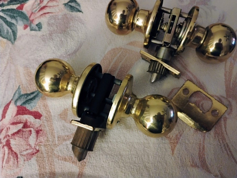Vintage Gold Tone Metal Door Knobs 2 Pair