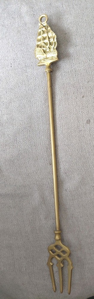 Vintage Toasting Fork Solid Brass (The Revenge Ship 1588) 47cm long Fireplace