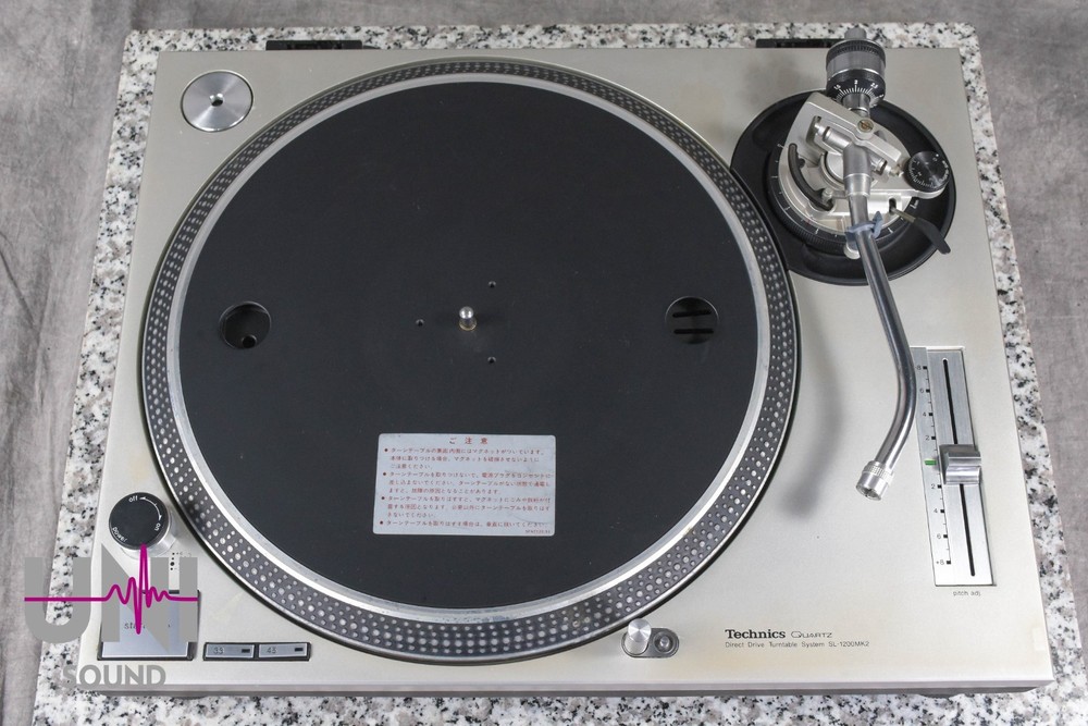 Technics SL-1200MK2 Silver Direct Drive DJ Turntable in Good condition