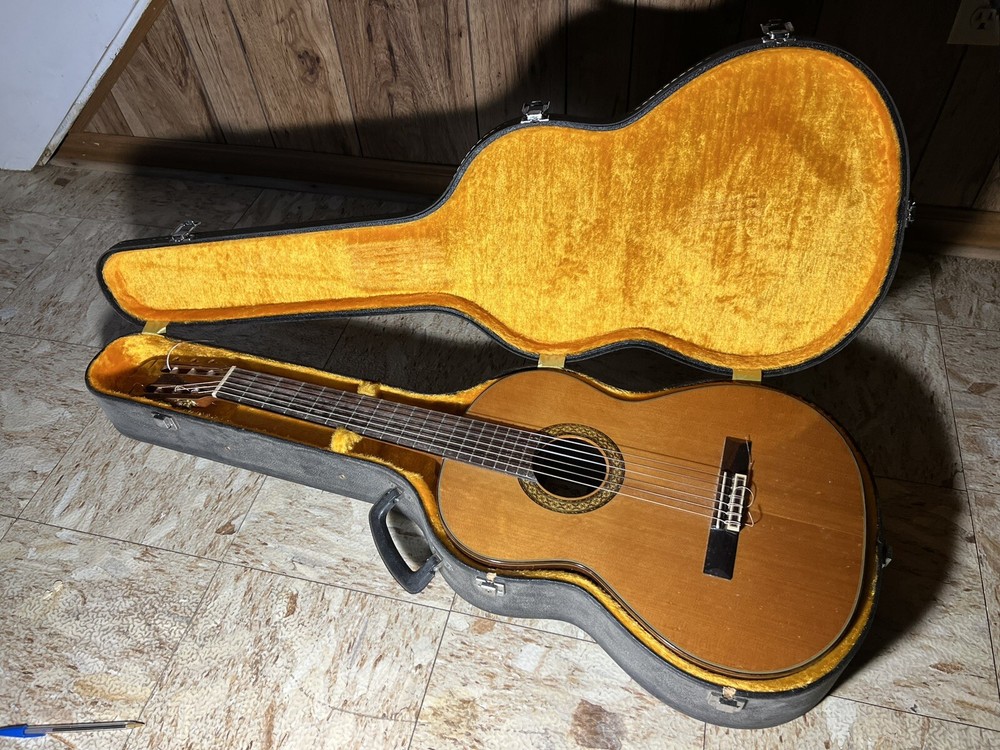 Dauphin Model 30 Classical Guitar Made in Japan