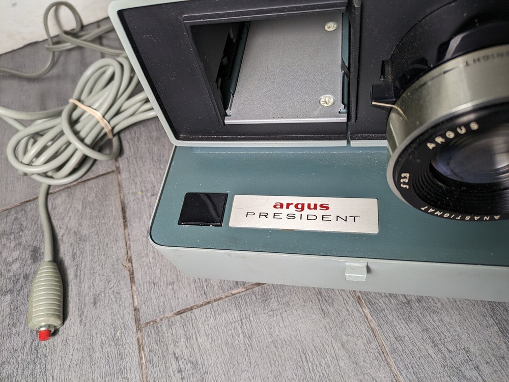 Vintage Argus President (526) Slide Projector (needs bulb)