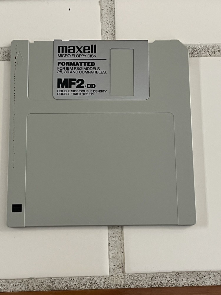 Vintage Maxell MF2-DD Floppy Disc
