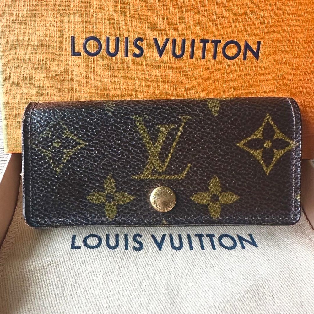 LOUIS VUITTON Monogram Key Case TH0041
