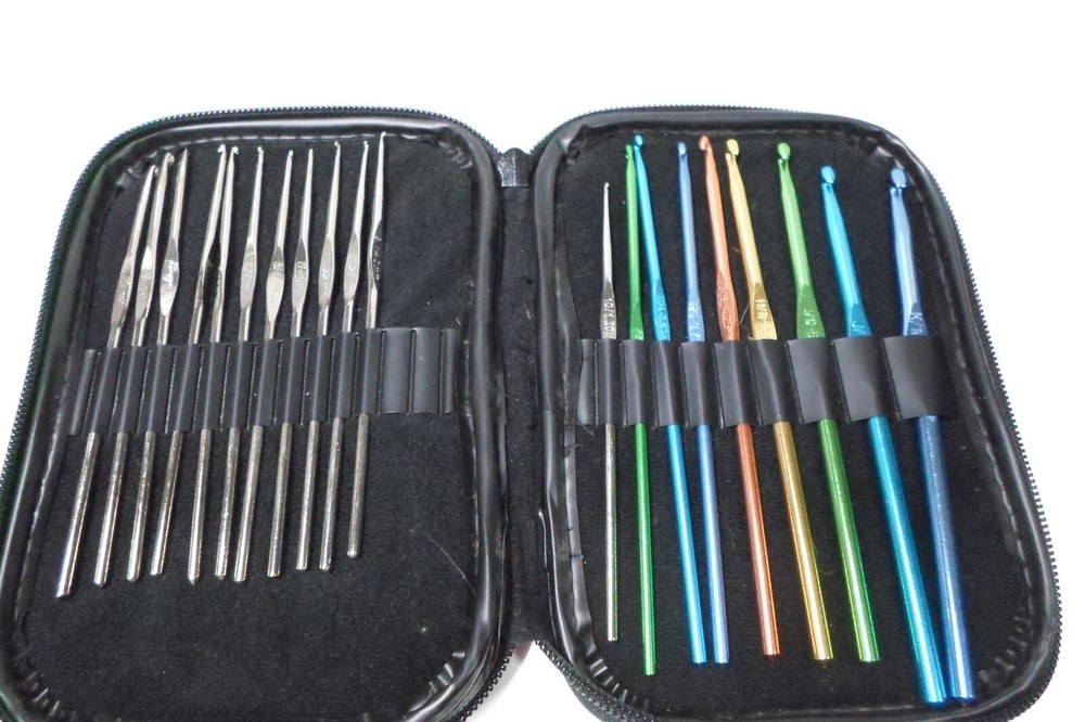 Boye Crochet Hook Set Pink Case