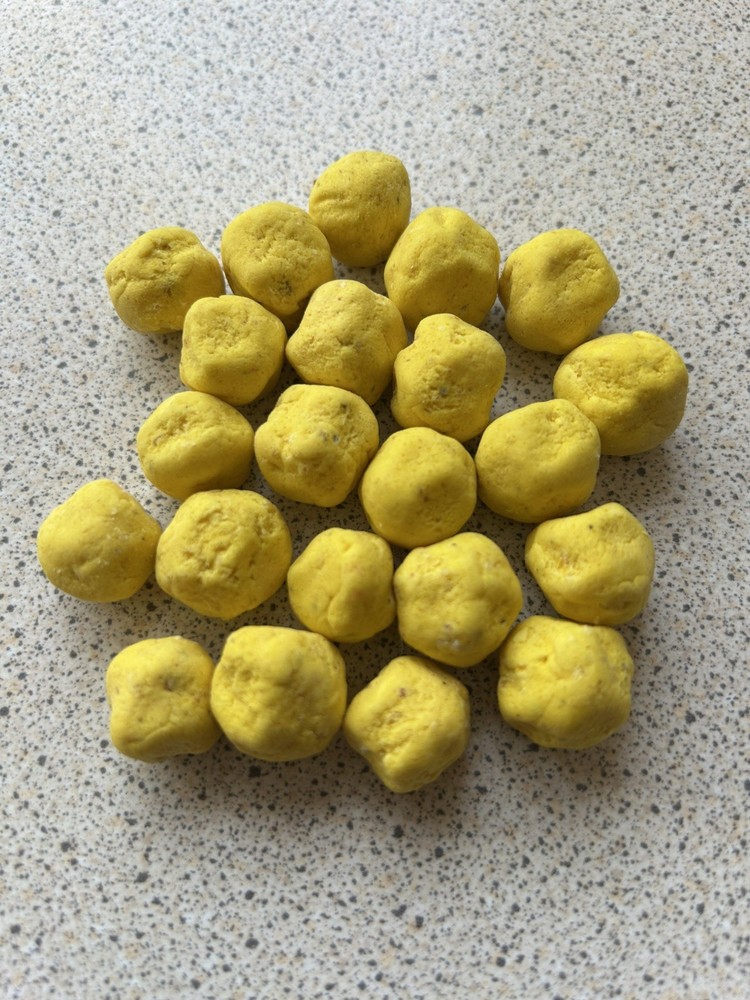 20 Yellow  Bread Shaped Unflavoured Pop Ups.
