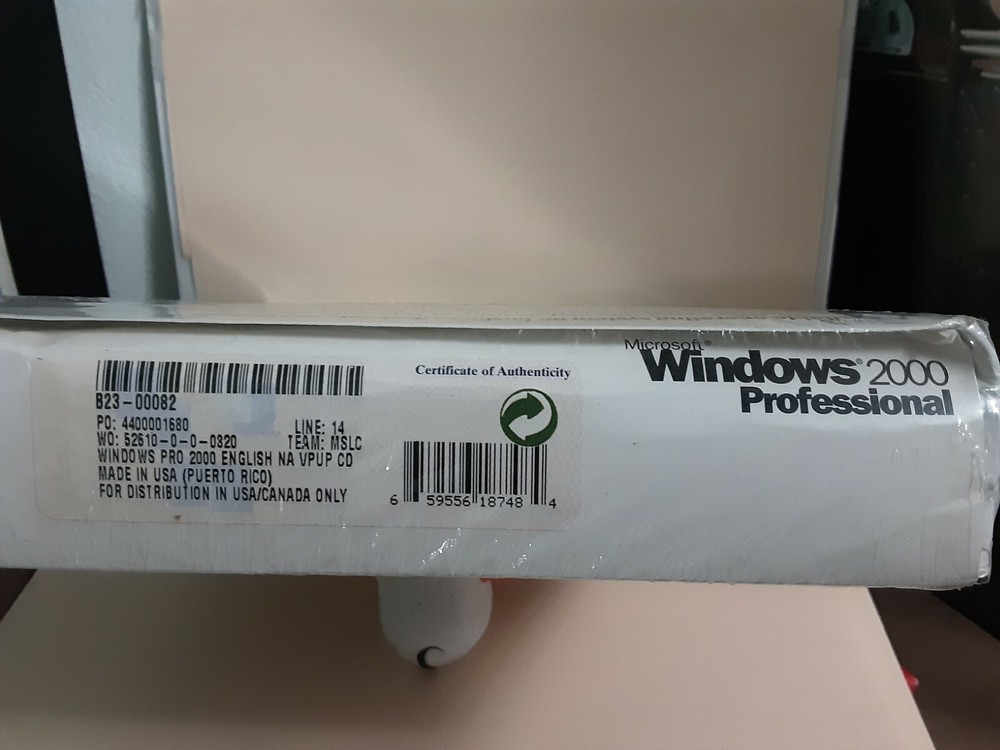 Microsoft Windows 2000 Professional Upgrade Edition _ Retail Box